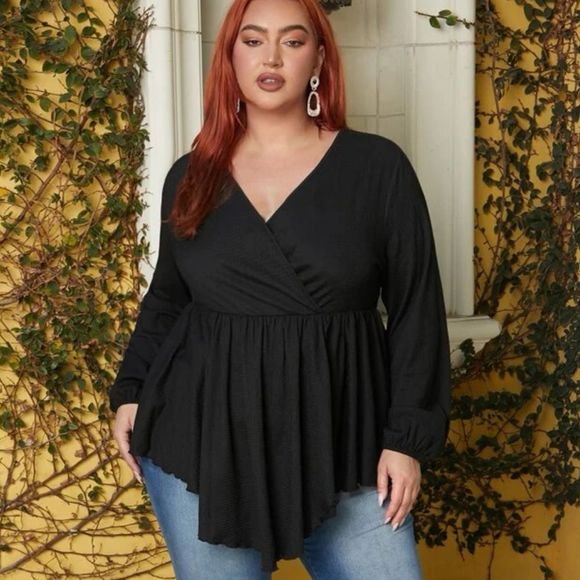 MUST GO!! SHEIN FIT+ Plus Surplice Neck Asymmetrical Hem Tee 24/26 - Picture 1 of 4